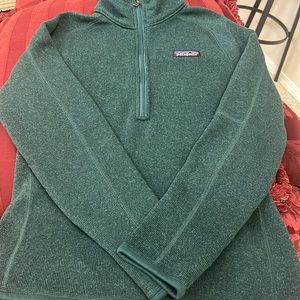 Women’s green Patagonia 1/4 zip sweater